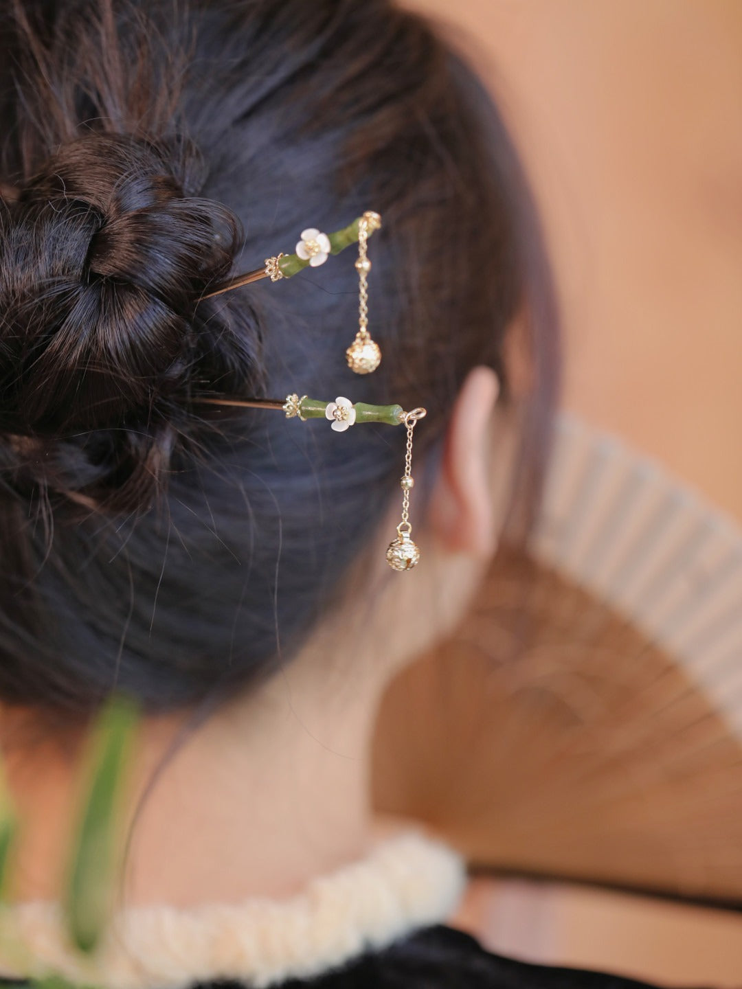 Chinese style bamboo knot hairpin with mother-in-law flower tassel design